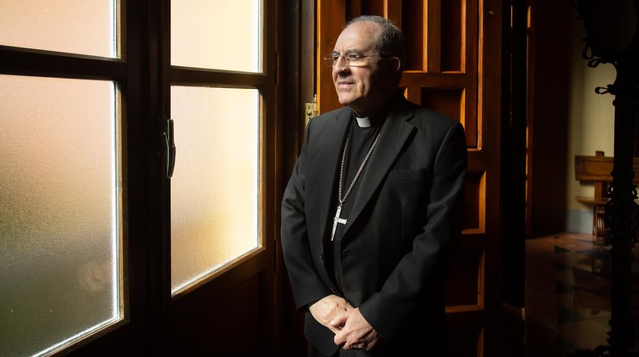 Monseñor Asenjo en el Palacio Arzobispal