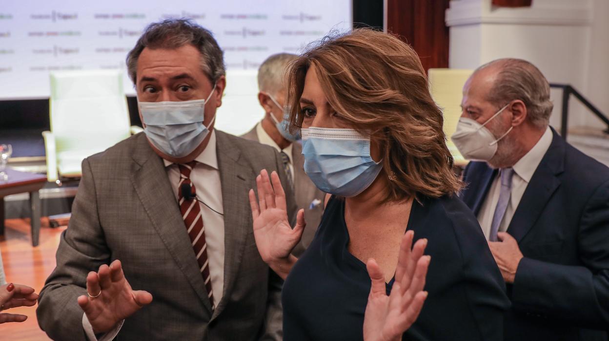 Juan Espadas y Susana Díaz, durante un encuentro en la Fundación Cajasol