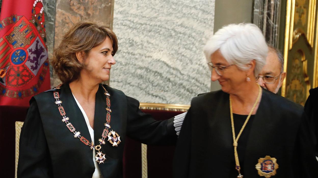 Dolores Delgado, como ministra de Justicia, y María José Segarra, como fiscal general del Estado, en la apertura del año judicial en noviembre de 2018
