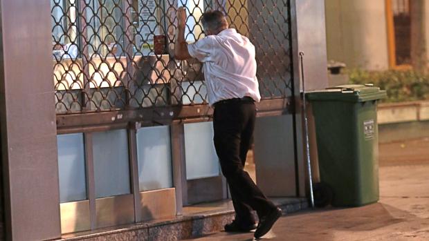 La encrucijada de la Policía Local de Sevilla: entre el cierre de los bares a las seis y el control a la botellona