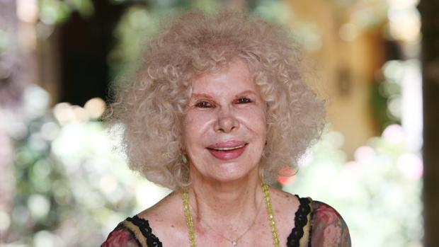 Amigos y familiares recuerdan en Sevilla a la duquesa de Alba en el sexto aniversario de su muerte