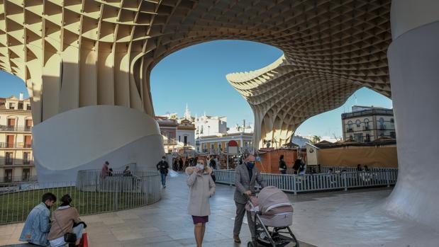 El Covid deja en Sevilla en la víspera de la cena de Nochebuena once fallecidos y casi 200 nuevos positivos