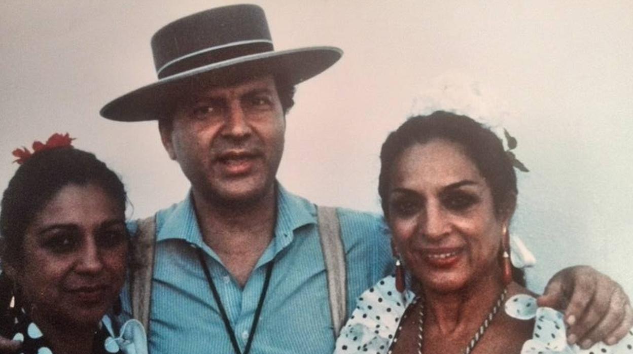 Manolito Herrero, con Lola Flores y su hija Lolita en el Rocío