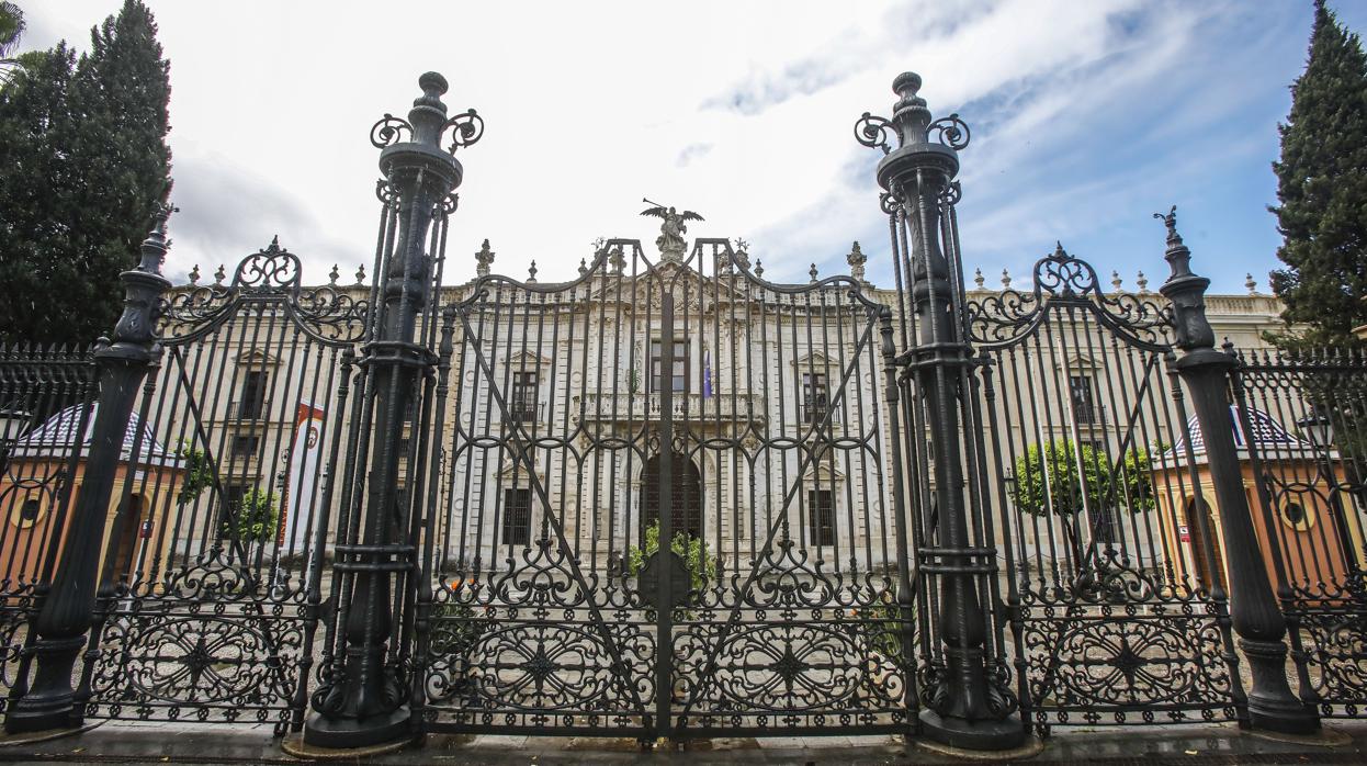 Una imagen de la fachada del Rectorado de la Universidad de Sevilla