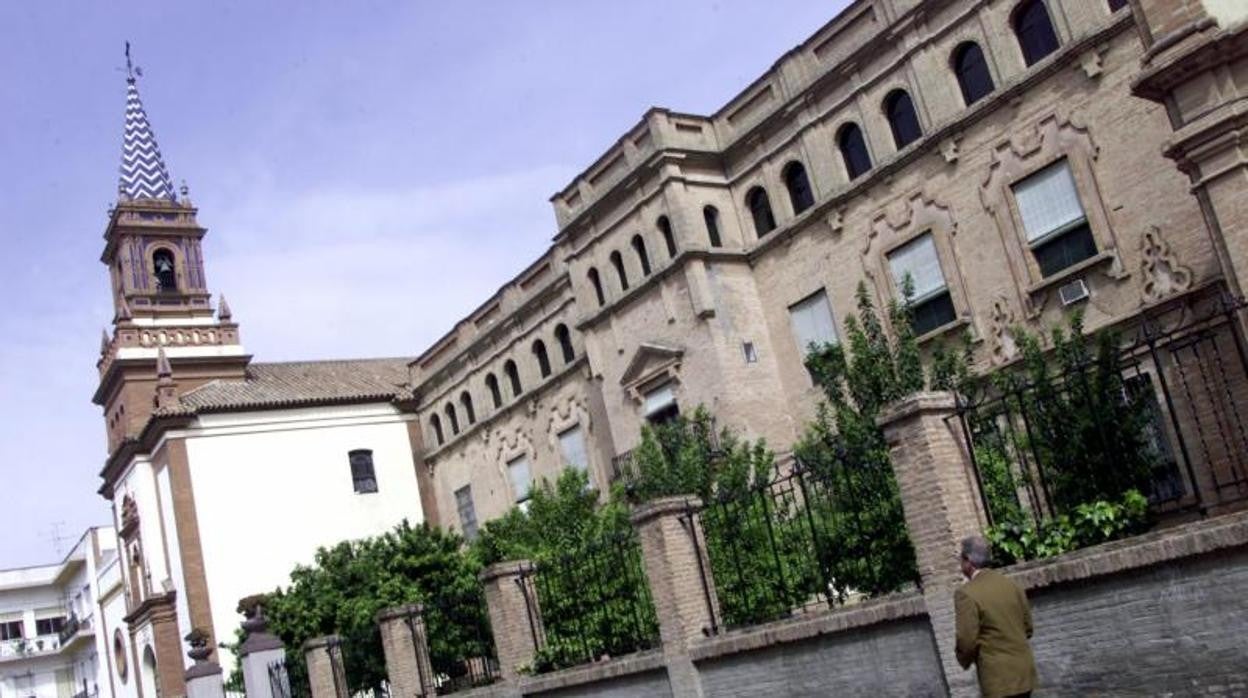 Fachada de los Salesianos de Triana