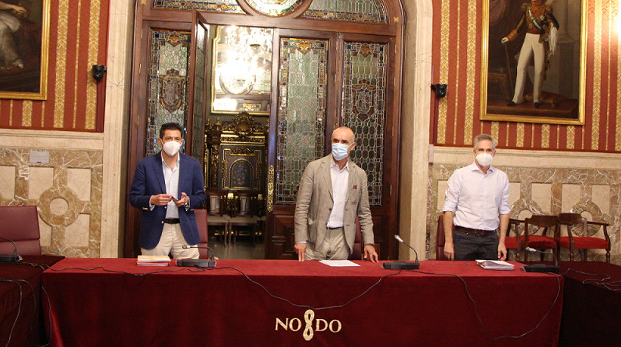 La ejecutiva de Urbanismo reunida en el Ayuntamiento para aprobar el nuevo almacén de Mercadona