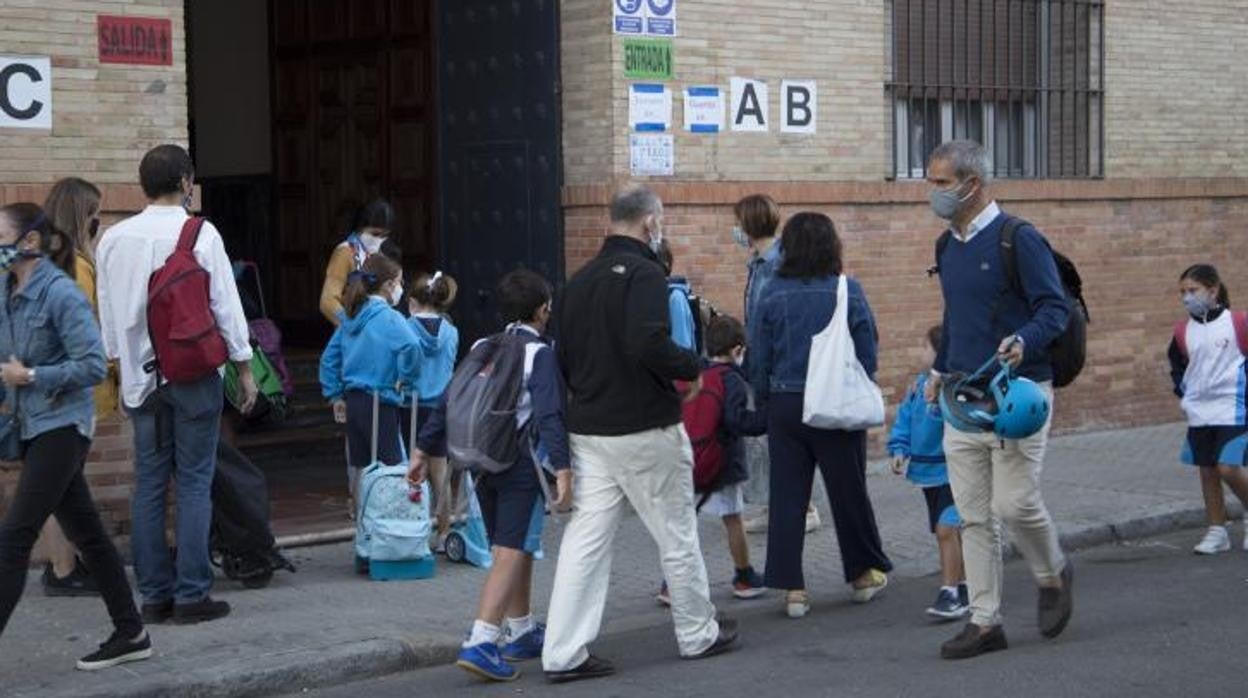 Entrada de un colegio concertado en Sevilla