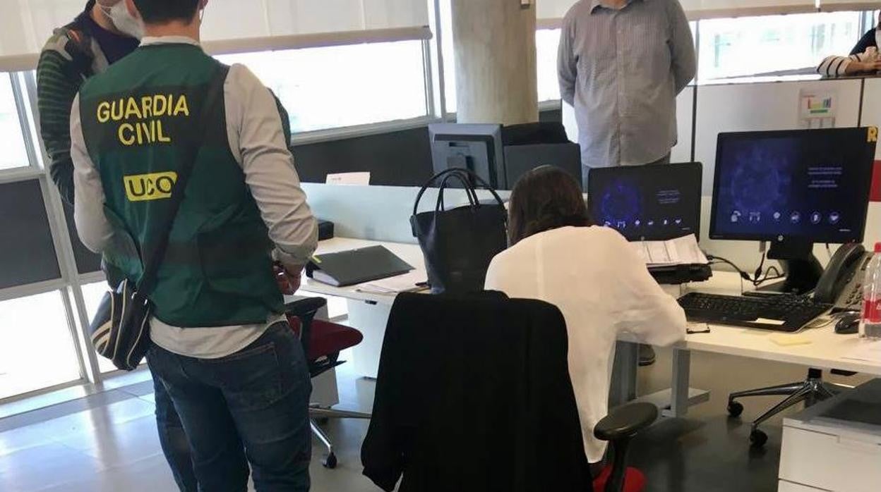 Registro este martes en la sede de Abengoa en Palmas Altas