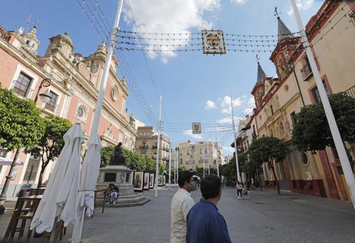 Alumbrado instalado en la Plaza del Salvador