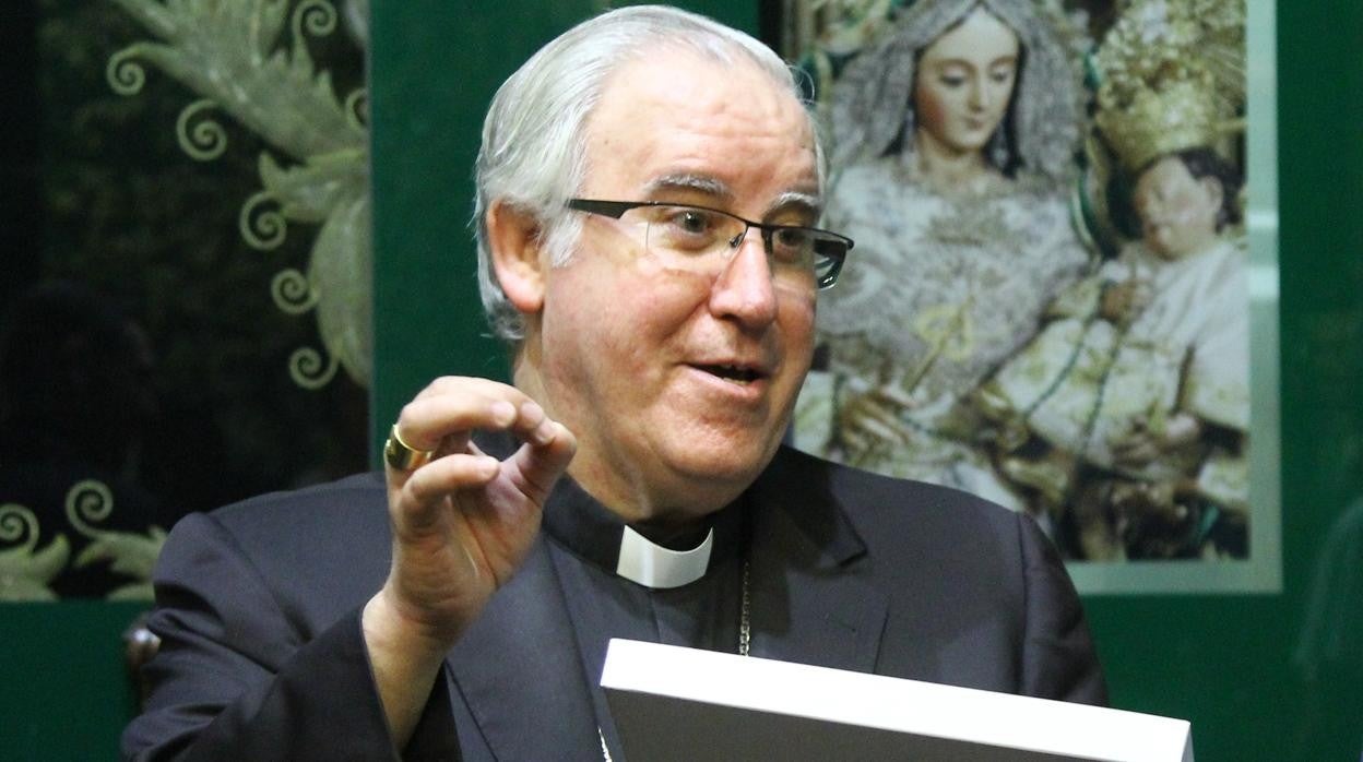 Monseñor Saiz Meneses en la Macarena