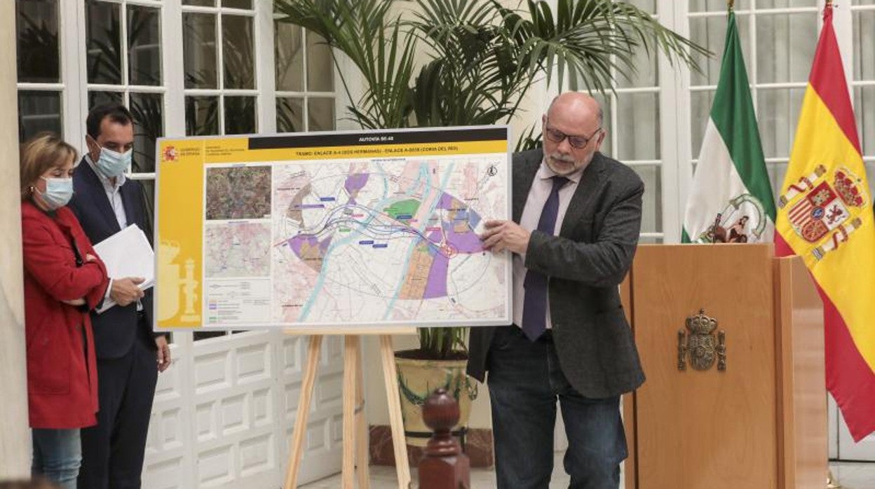 El director general de Carreteras, Javier Herrero, cuando anunció la cancelación de los túneles