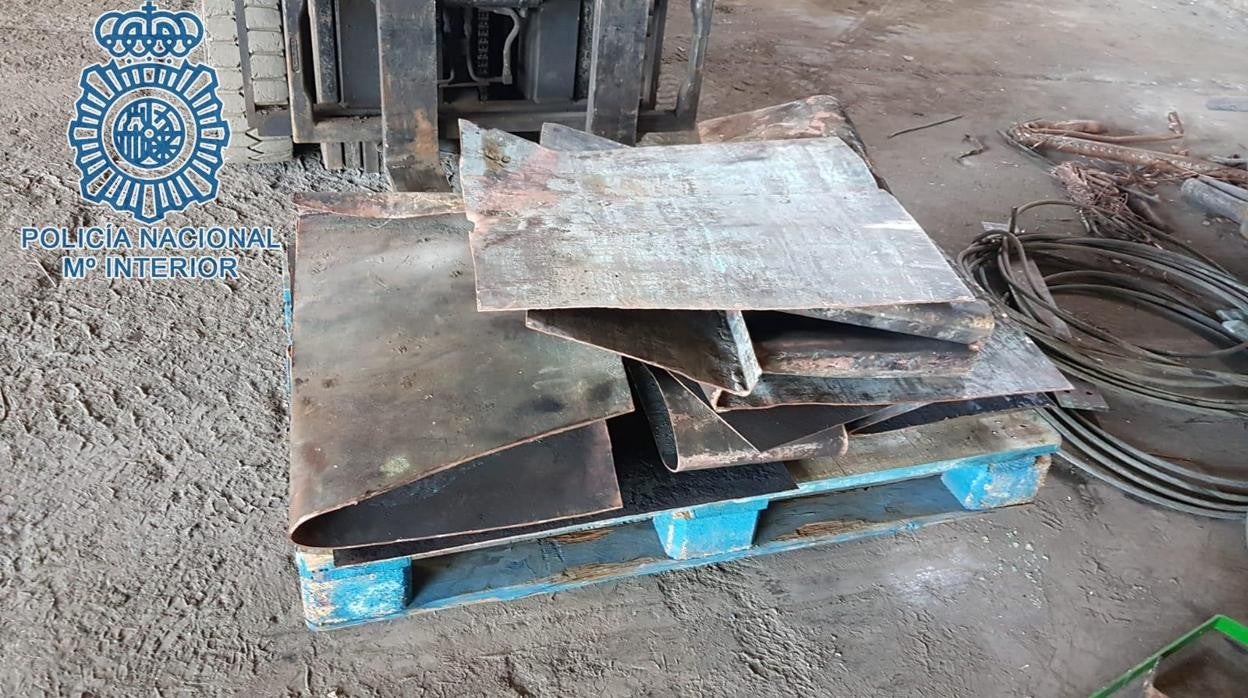 Algunas de las planchas recuperadas por la Policía Nacional