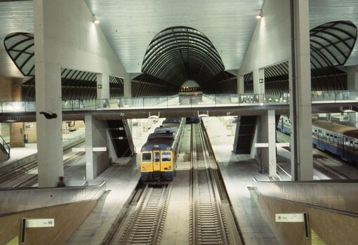 Los primeros trenes que llegaron a la estación en 1991 en el trayecto inaugural