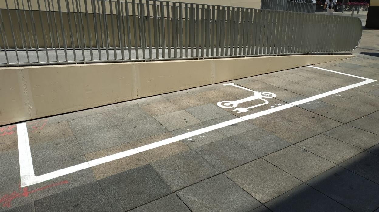 Nueva zona de estacionamiento para patinetes eléctricos en alquiler