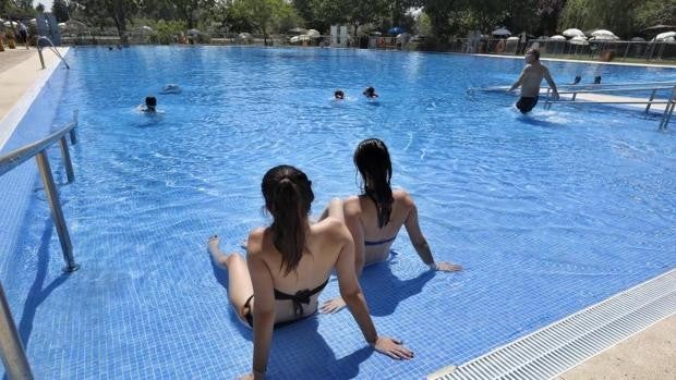 Las piscinas de los clubs de Sevilla vuelven a abrir con aforo y distancias
