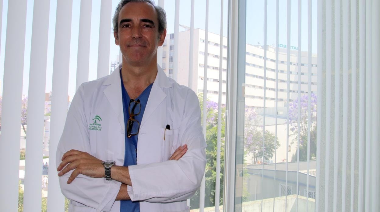 El doctor David Moreno, dermatólogo del Virgen Macarena de Sevilla