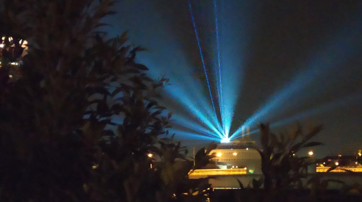 Pruebas del espectáculo de luces en Torre Triana por la Eurocopa