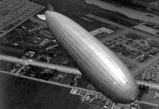 El Zeppelín sobrevolando el sector sur de Sevilla