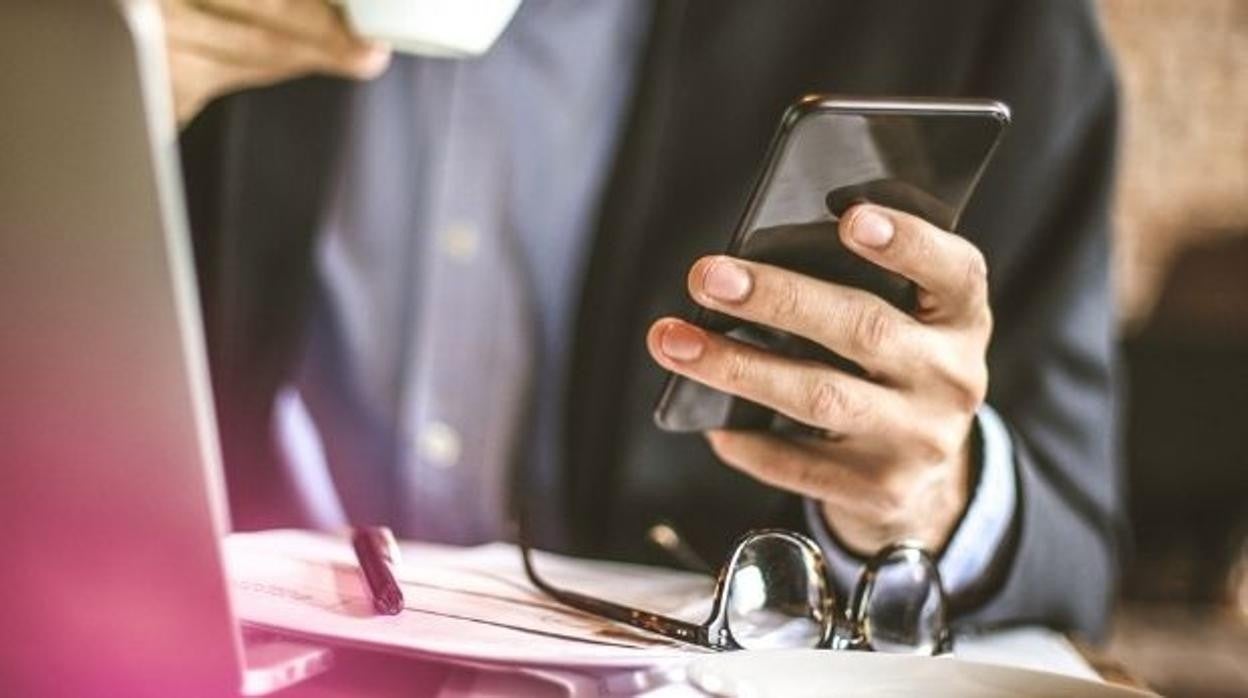 La mujer «hostigaba» a su marido con mensajes al móvil del correo