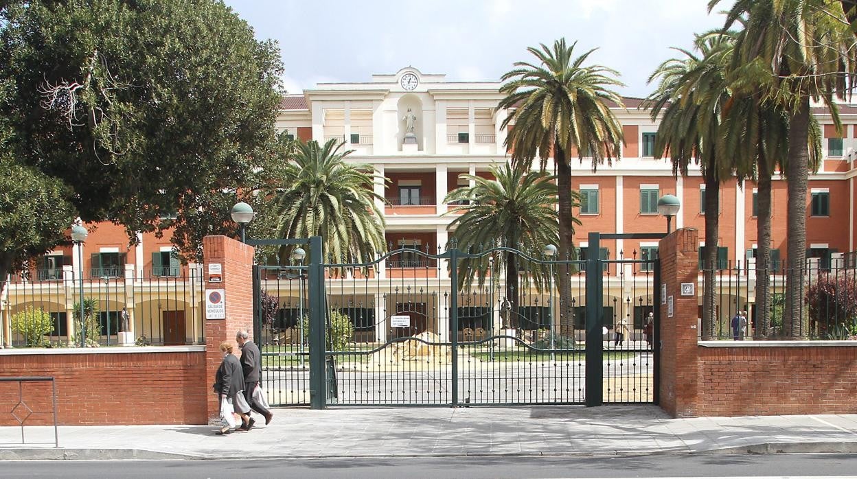 Entrada del asilo de las Hermanas de los Pobres de Sevilla