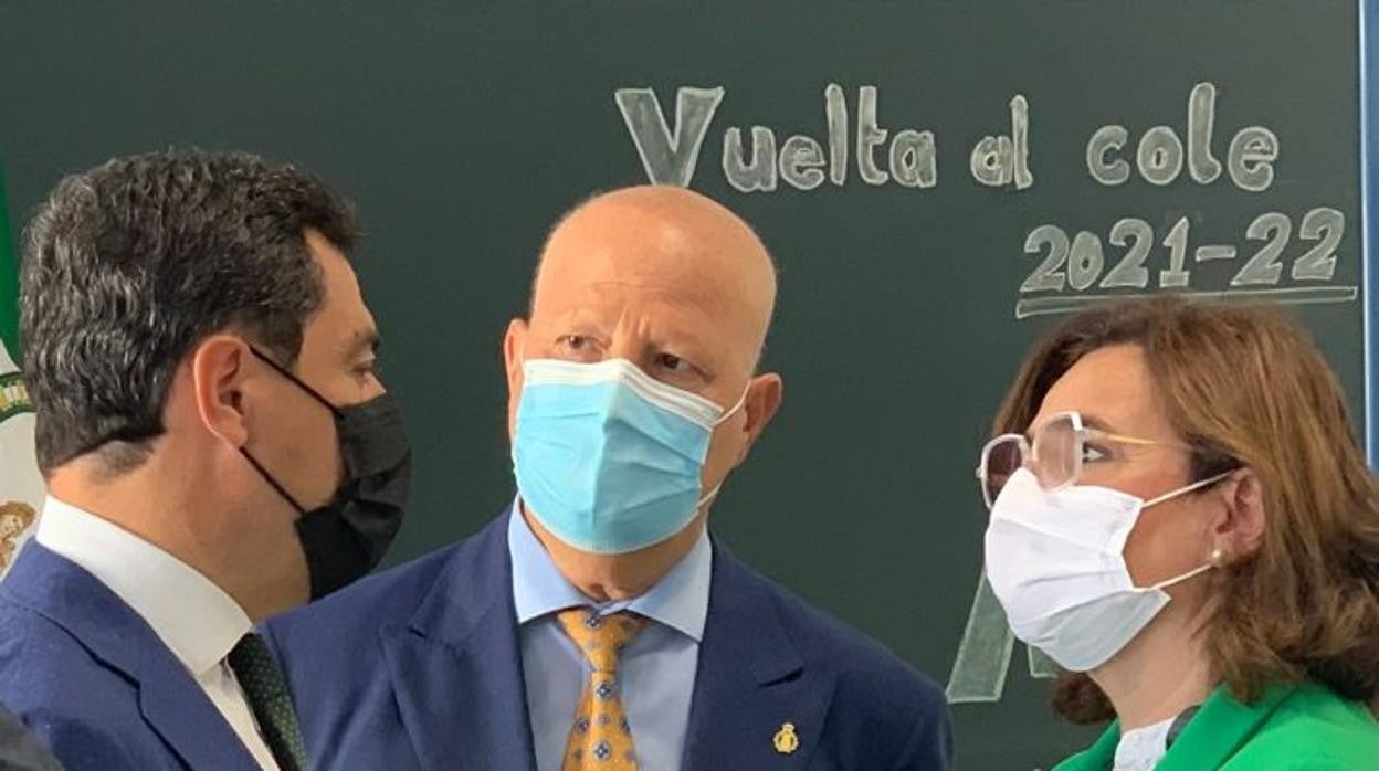 Juanma Moreno, Javier Imbroda y María José Eslava en el inicio del curso