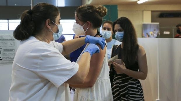 El Pedroso es el pueblo de Sevilla con más población vacunada y El Palmar de Troya, el que menos