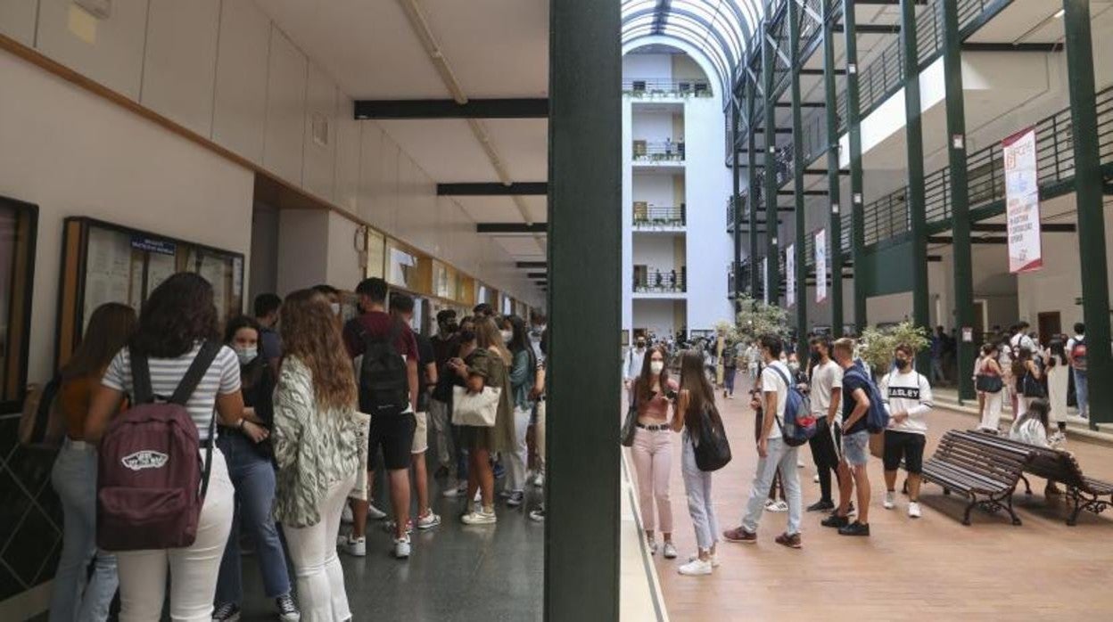 Estudiantes la pasada semana en la facultad de Económicas
