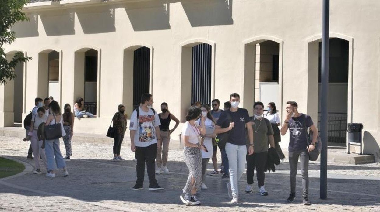 Estudiantes en la Universidad de Sevilla