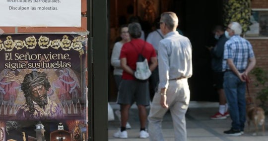 Entrada a la parroquia de la Blanca Paloma