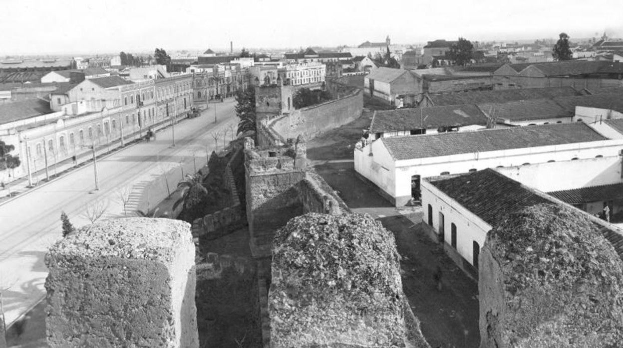 Conjunto de la antigua fortaleza en una imagen de 1930