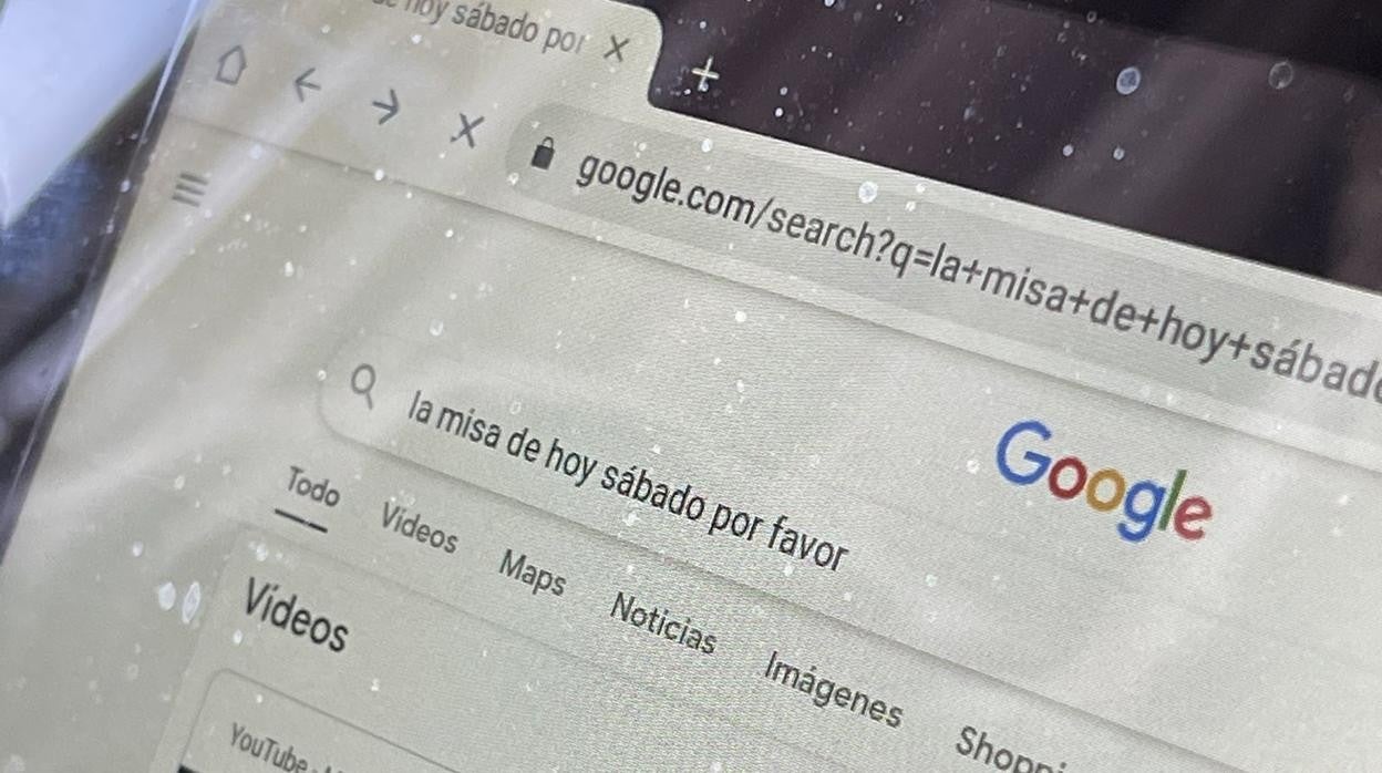 Angelita hace las búsquedas con su voz y pidiendo las cosas por favor