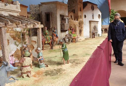 Hay hasta 40 recreaciones de espacios sevillanos como el Arco de la Macarena o los templos de Omnium Sanctorum, Santa Catalina o San Marcos