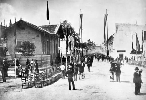 Vista de la calle San Fernando durante la Feria en 1910