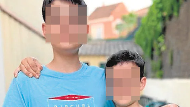 Un padre de Sevilla denuncia la desaparición de sus dos hijos, a los que se llevó su madre hace mes y medio