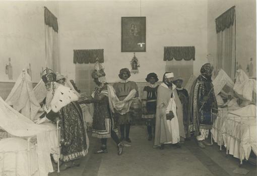 Los reyes en el Hospicio Provincial de Sevilla