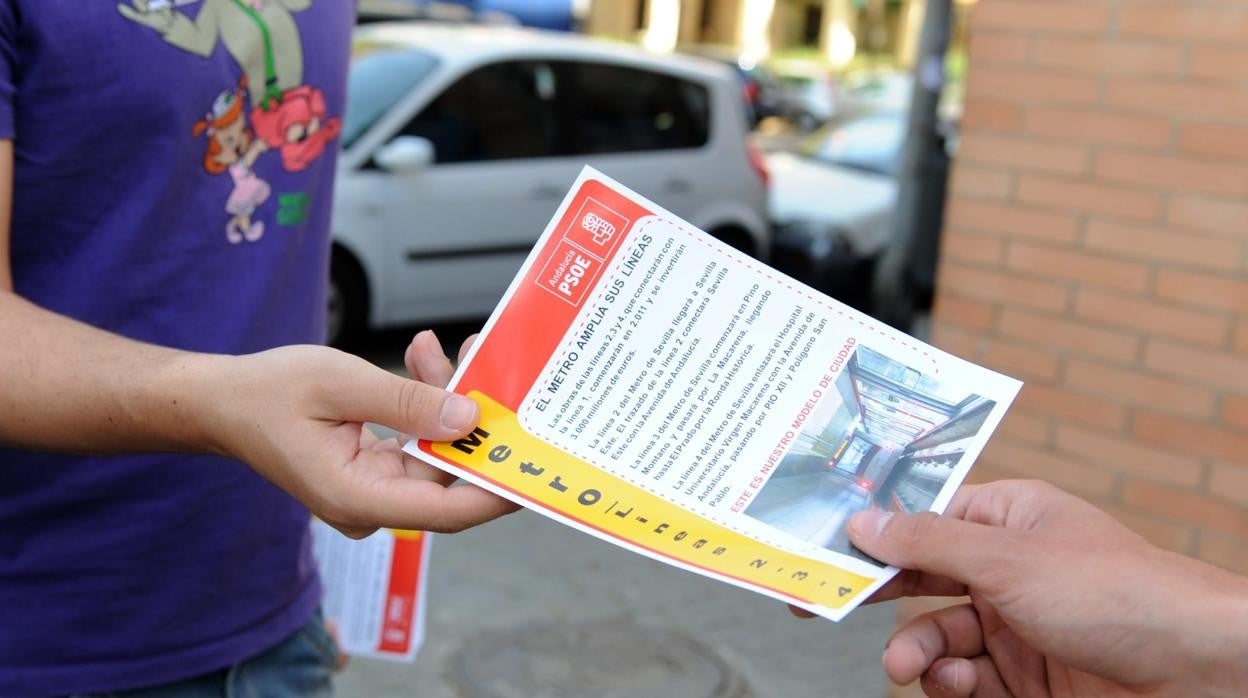 Folleto anunciando la red de metro completa con el logo del PSOE