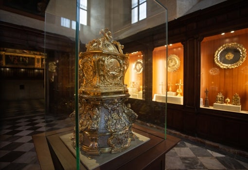 El sagrario de Luis Baladier, que se usa el Jueves Santo, se expone en el centro de la Contaduría Baja