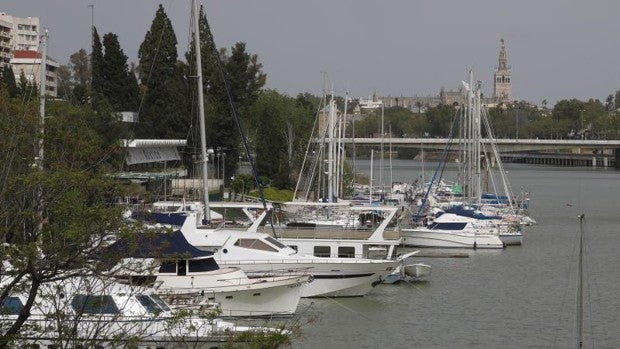 El Puerto de Sevilla recibe ya peticiones de amarres de yates para la Feria de Abril