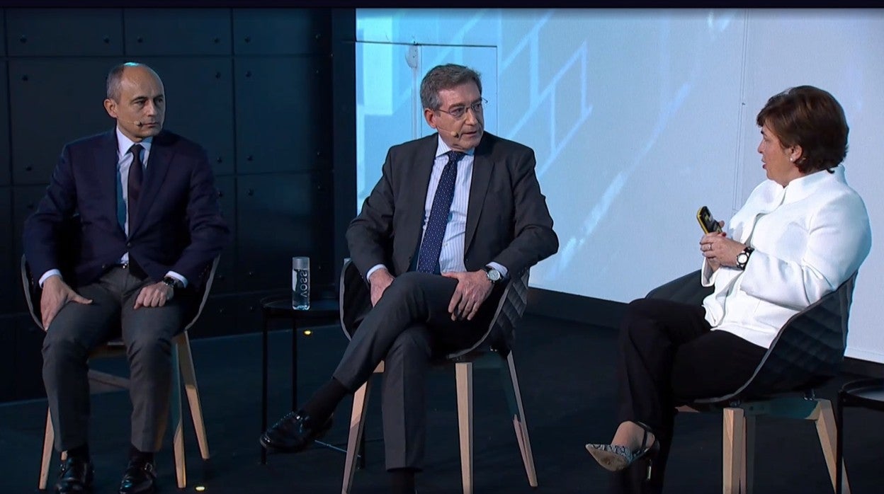 Rafael Carmona, junto a Josep María Farré y Rosa Madrid