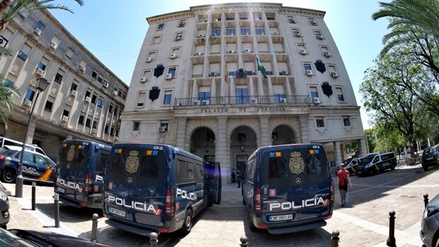 Una delincuente de Sevilla acepta seis años de cárcel por agredir a un anciano para intentar robarle