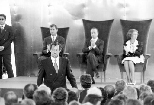 Emilio Cassinello, comisario, el día de la inauguración de la Expo92 el 20 de abril