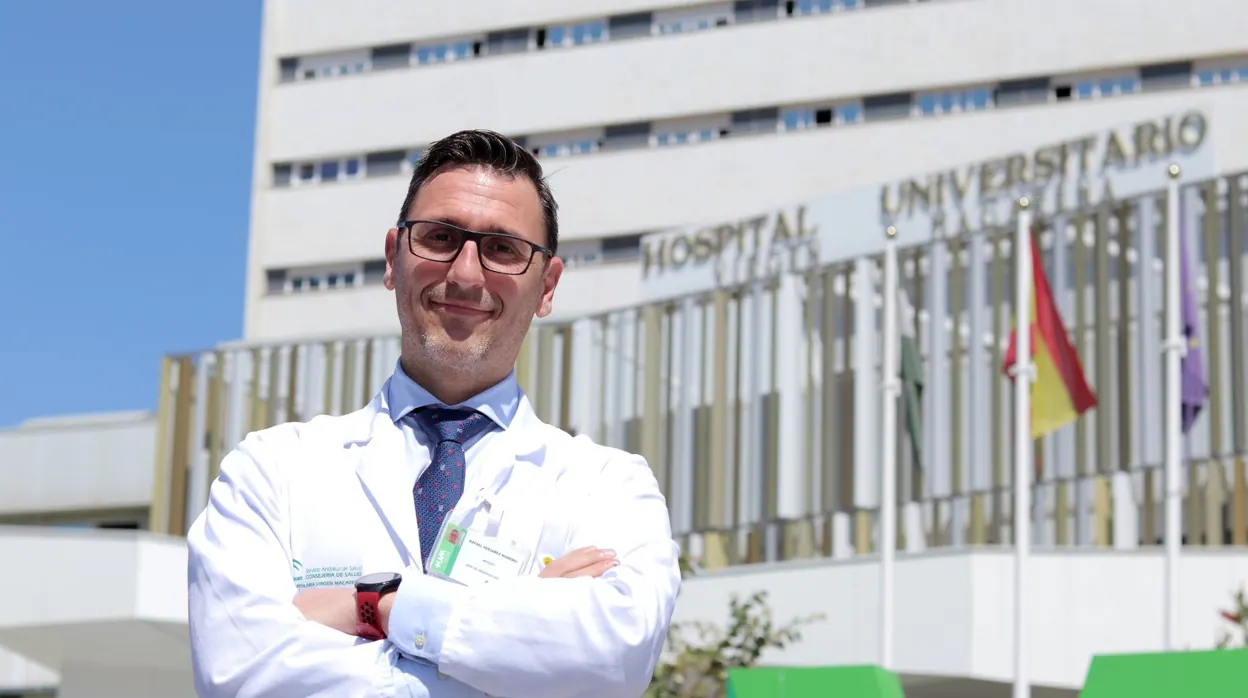 El doctor Rafael Periáñez es el nuevo jefe de Cirugía Ortopédica y Traumatológica del Virgen Macarena