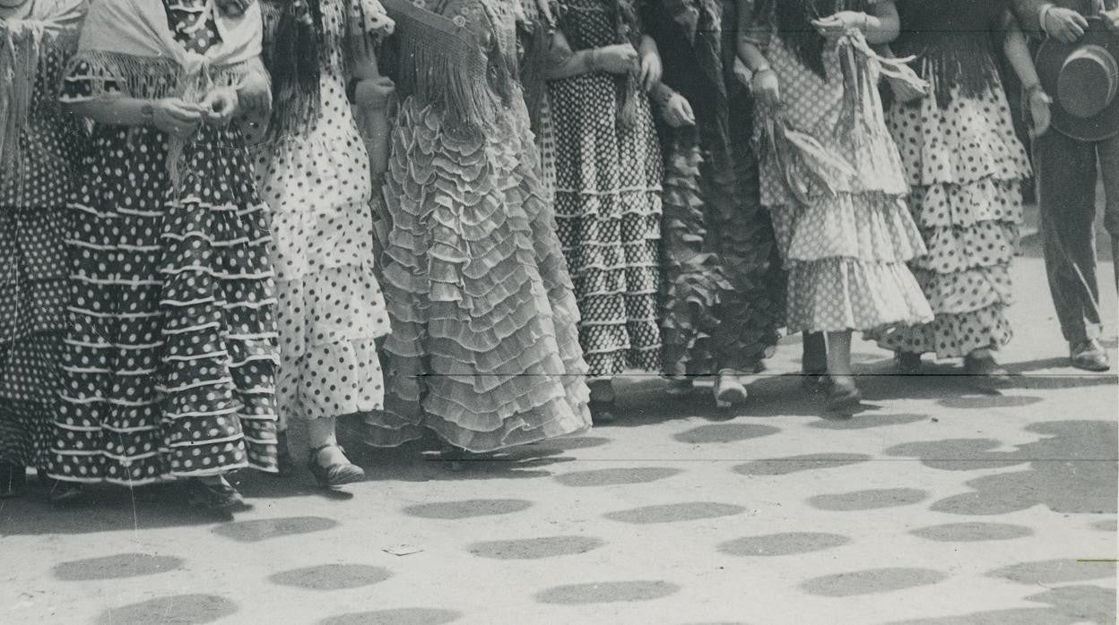 La sombra de los farolillos en el albero en el año 1932