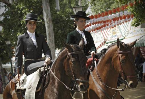 Caballistas en la Feria de Abril de Sevilla