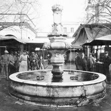 Fuente de la plaza de la Encarnación en 1930