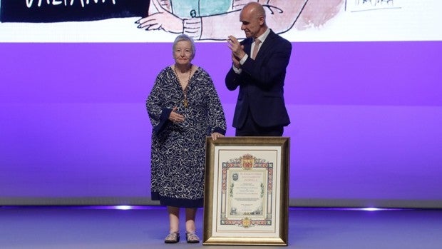 Entregan las medallas de la ciudad: «Hoy es el día en que Sevilla se mira al espejo y encuentra su mejor cara»