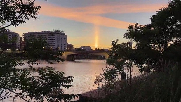 Visto en redes: ¿Cómo se llama el fenómeno de luz que dejó atónitos a los sevillanos este lunes?