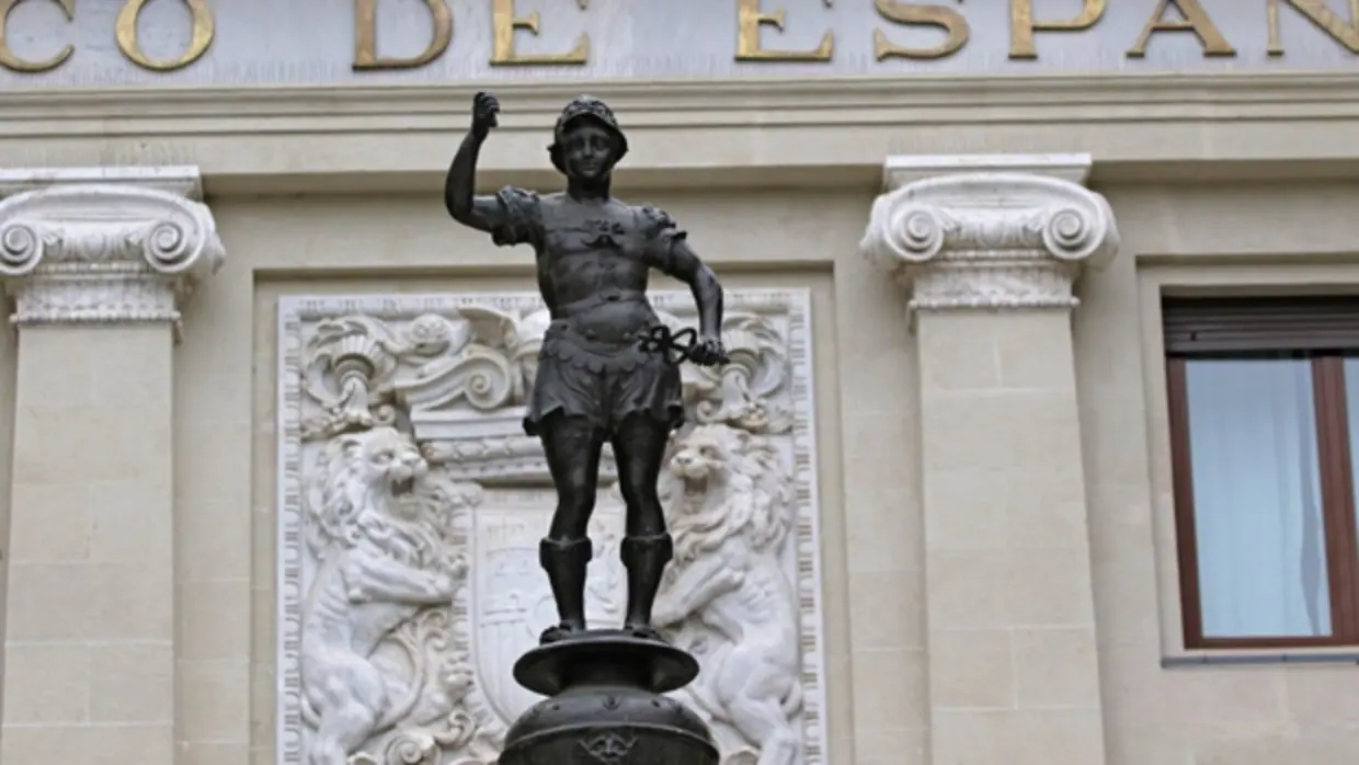 La estatua de Mercurio situada en la fuente junto al Banco de España ha sido vandalizada