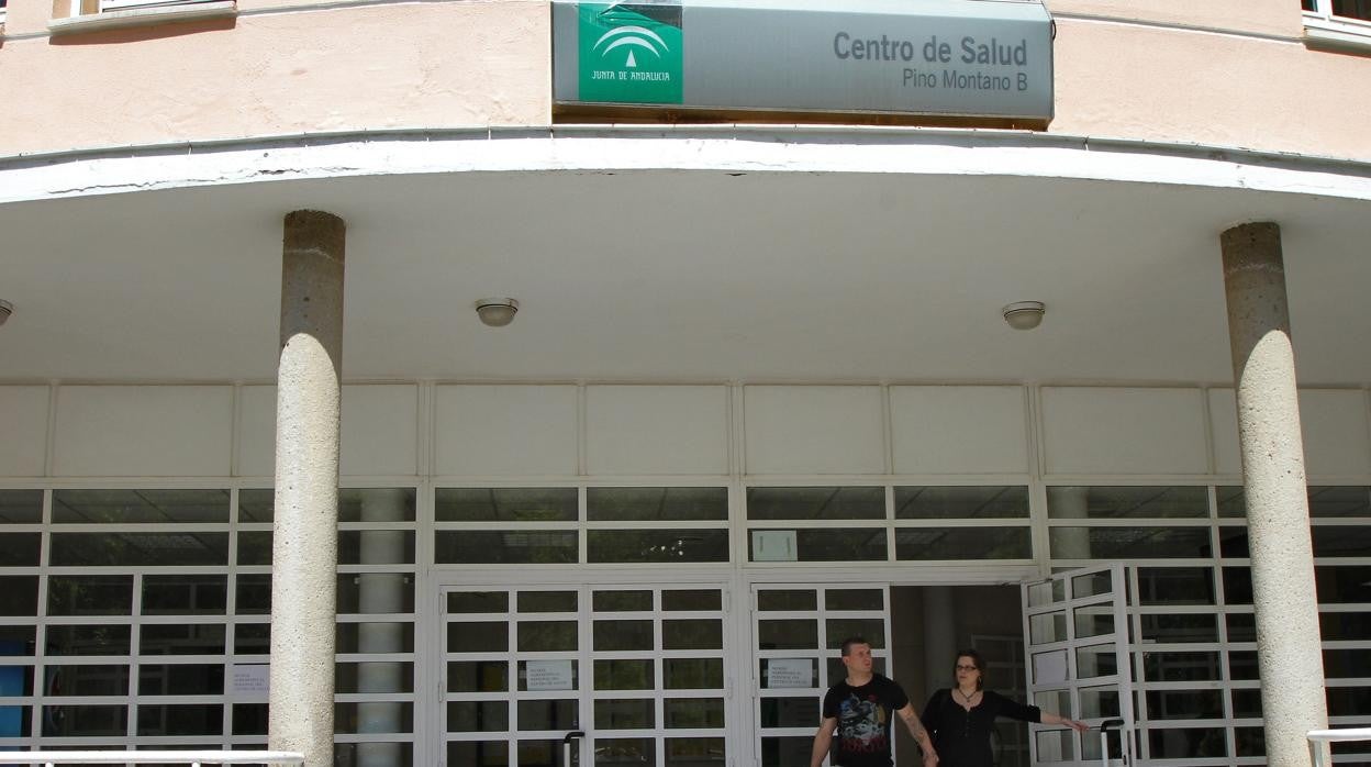 El centro de salud Pino Montano B es uno de los 9 que mantendrá su horario de mañana y tarde durante todo el verano