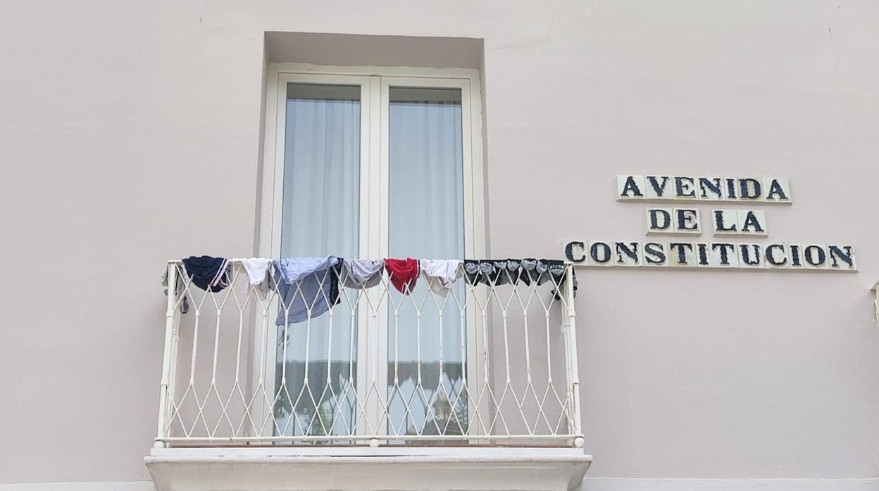 Un balcón de un apartamento turístico